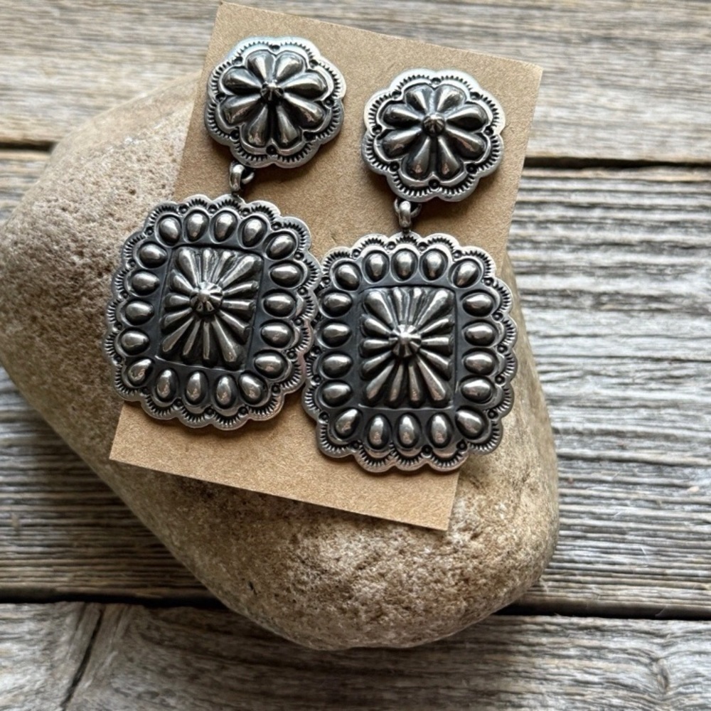 Navajo Native American Sterling Silver Stamped Handmade Earrings T O White - Picture 9 of 12